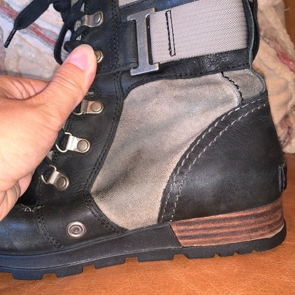 Sorel Major Carly Casual Lace Up Boots Black Gray Leather Canvas Size 7 - Picture 3 of 9